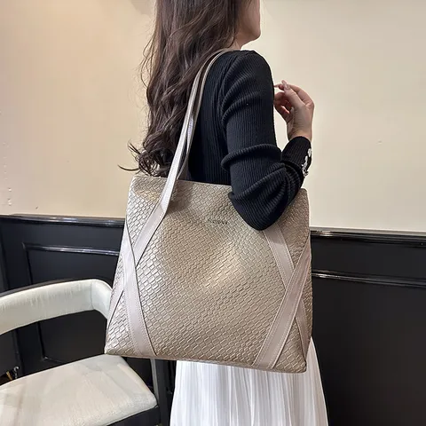 Vintage PU Leather Woven Tote Bag For Women Large Capacity Shoulder Bag Minimalist Commuter Handbag All-Match Big Bag