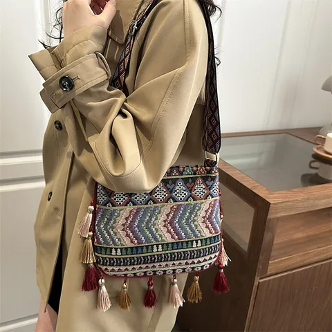Bohemian Ethnic Style Tassel Cotton Linen Tote Bag Large Capacity Embroidered Shoulder Crossbody Bag For Women