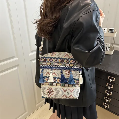 Vintage Ethnic Style Woven Women Shoulder Bag Casual Bohemian Tassels Tote Bag Large Capacity Crossbody Bag Female Handbag