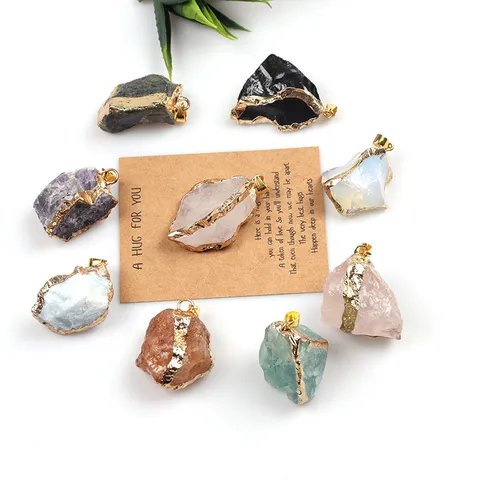 Natürlicher Kristall Rohstein Anhänger Unregelmäßiger Quarz Amethyst Charm Vergoldeter Rand DIY Schmuckherstellung Damen