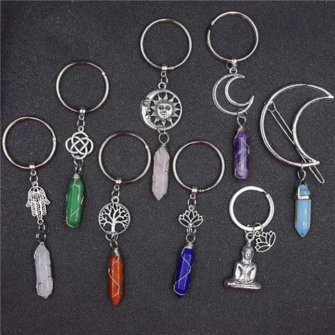 Natuurlijke Zeshoekige Kristallen Pilaar Hanger Sleutelhanger Handgemaakt Drahtomwikkeld Levensboom Maan Zon Lotus Boeddha Bedel Sleutelring Voor Tas Auto Decoratie