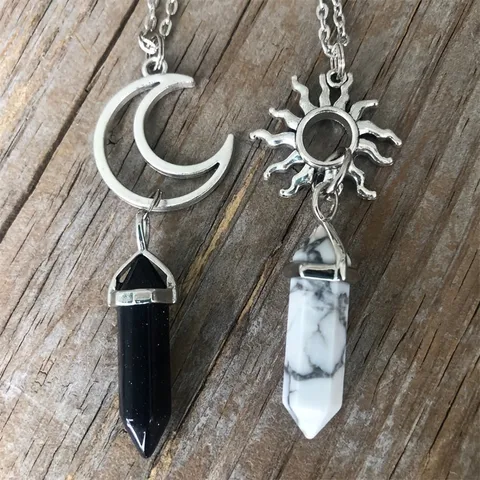 Collier de Couple en Cristal à Colonne Hexagonale en Pierre Naturelle Vintage Pendentif Soleil Lune Ensemble de Bijoux en Alliage pour Amoureux Cadeau