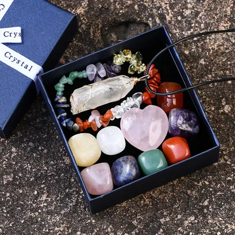 Natürlicher Kristall Halbedelstein Sieben Chakra Hexagonale Säule Anhänger Halskette Rosenquarz Herz Unregelmäßige Trommelsteine Armband Set Geschenkbox Ornamente