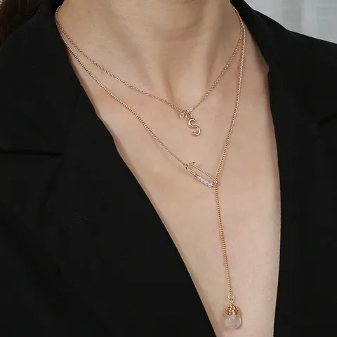 Collier Pendentif Superposé en Alliage Vintage pour Femme Motif Croix Papillon Étoile Superposition Chaîne de Perles Artificielles Bijoux Cadeau
