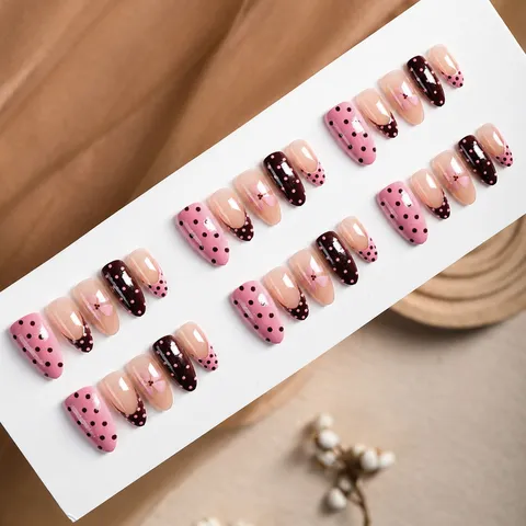 30 Pezzi Unghie Finte Stile Francese Pois Fiori Rosa Marrone Colori a Contrasto Unghie Artificiali Riutilizzabili per Donna