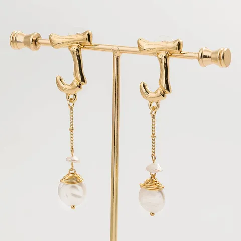 Boucles d'Oreilles Pendantes Créatives Européennes Lettre J Or Fil de Cuivre Enroulé à la Main Perle Artificielle Alliage de Zinc Bijoux Femme