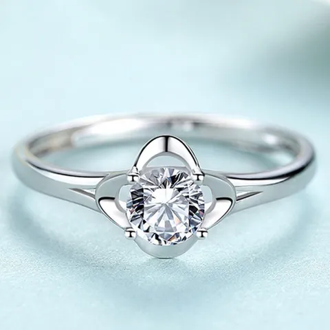 Anillo de Trébol de Cuatro Hojas Único Creativo Circonia Blanca Redonda Cobre Micro-engastado para Mujer Joyería de Moda Personalizada