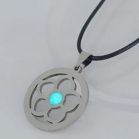 Edelstahl Leuchtende Runde Blume Anhänger Halskette Für Damen Einfache Durchbrochene Glow In The Dark Floral Design Schmuck Kette