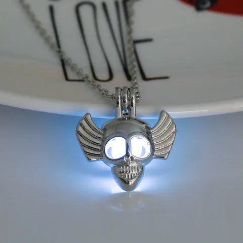 Gotisch Punk Legierung Leuchtend Totenkopf Anhänger Halskette Mit Flügeln Hohl Nachtleuchtend Kropfband Für Halloween Party Schmuck