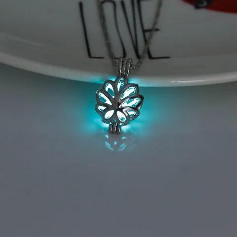 Leuchtende Legierung Hohl Blume Anhänger Halskette Glühen In Der Dunkelheit Halloween Schmuck Personalisierte Schlüsselbeinkette Damen