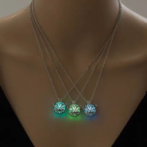Vintage Alloy Hollow Luminous Pendant Necklace Glow In The Dark Animal Snake Pumpkin Heart Necklace Halloween Jewelry Gift