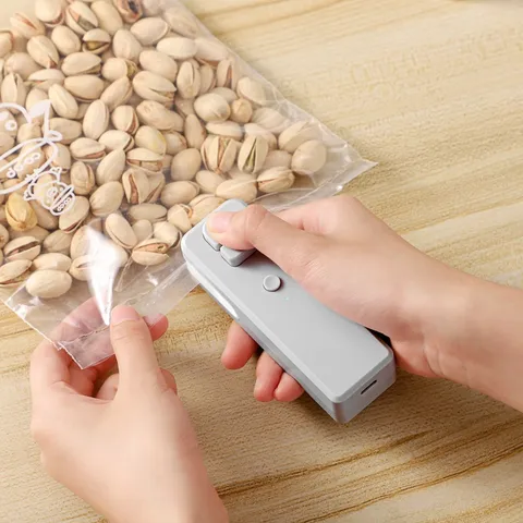 Mini Portable Heat Sealing Machine Handheld Rechargeable Plastic Bag Sealer Household Snack Food Packaging Sealing Tool