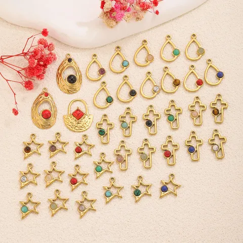 Pendentifs Charmes en Acier Inoxydable Styles Mixtes Niche Géométrique Étoile Croix Goutte d'Eau Or Strass Incrusté Pendentif pour Bricolage Bijoux Fait Main Composants Accessoires Vente en Gros