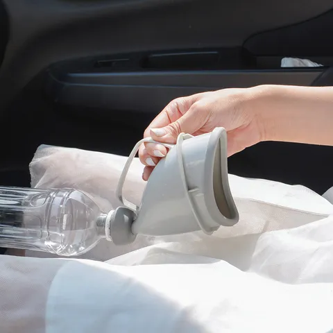 Portable Car Urinal Emergency Pee Bottle Female Standing Urinal Travel Outdoor Urinal For Women Elderly Kids Practical PP Material