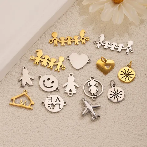 Pendentifs en Acier Inoxydable DIY Charms Cœur Soleil Avion Visage Souriant Figure Famille Silhouette Matériaux Artisanaux