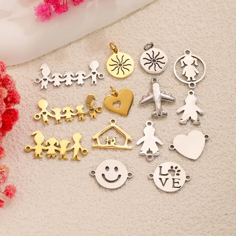 Pendentifs en Acier Inoxydable DIY Charms Cœur Soleil Avion Visage Souriant Figure Famille Silhouette Matériaux Artisanaux