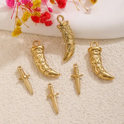 Vintage Edelstahl Gold Plattiert Wolfszahn Dolch Anhänger Für Herren Retro Punk Dolch Charms DIY Halskette Schmuckherstellung Zubehör