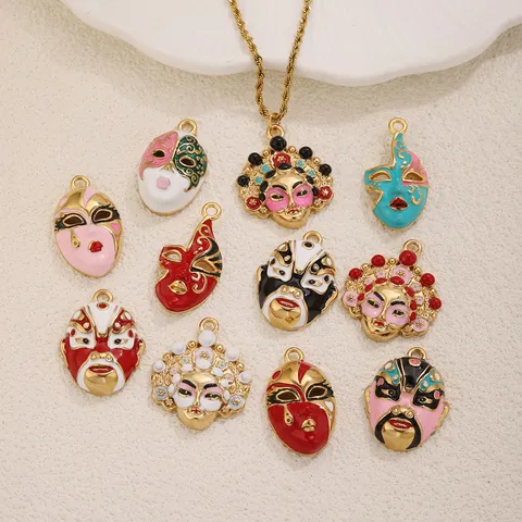 Pendentif Masque d'Opéra de Pékin en Acier Inoxydable Plaqué Or 18K Émail Style Chinois Traditionnel Accessoire DIY