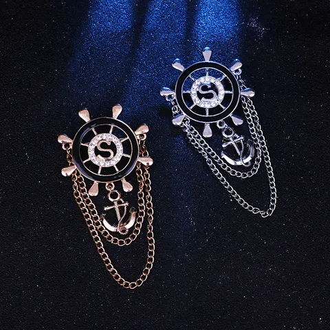 Broche Vintage Naval Timón Ancla Hombres Aleación Strass Borla Pin Solapa Traje Letra S Joyería Accesorio