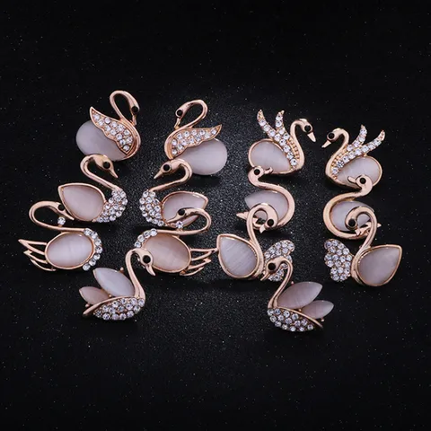 Elegant Alloy Cat Eye Stone Swan Brooch For Women Rhinestone Animal Mini Collar Pin Fashion Apparel Accessory Jewelry