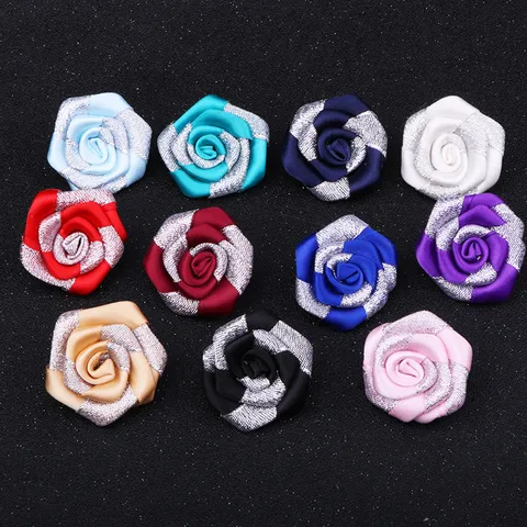 Broche Rose en Tissu pour Homme Avec Chaîne à Gland en Alliage de Zinc Strass Fleur Épingle de Revers pour Costume Mariage Banquet Fête Décoration