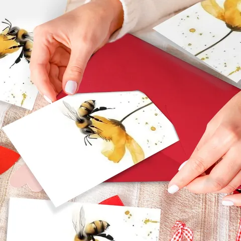 Bellissimi Biglietti di Auguri ad Acquerello con Ape e Fiori Set Con Buste Rosse Minimalisti Moderni Biglietti Nota Bianchi Regalo per Festival Quotidiano