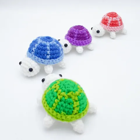 Handgefertigte Häkel-Schildkröte Schlüsselanhänger Süße Wollgarn Gestrickte Schildkröte Plüschpuppe Tasche Charme Kreative Stofftier Schmuck