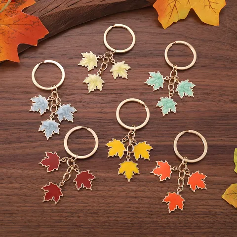 Herbst Erntedankfest Buntes Ahornblatt Emaille Schlüsselanhänger Legierung Blatt Tasche Charme Anhänger Für Damen Fall Holiday Party Geschenk Dekoration