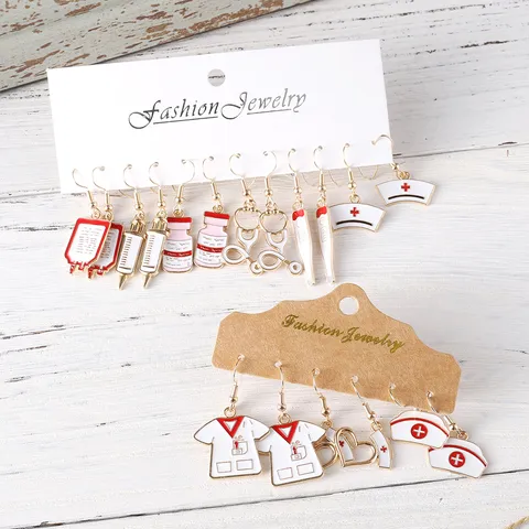 Pendientes Colgantes de Aleación Esmalte Tema Enfermera Juego para Mujeres Lindo Sombrero de Enfermera Estetoscopio Uniforme Pendientes Médico Tema Joyería Regalo Celebración