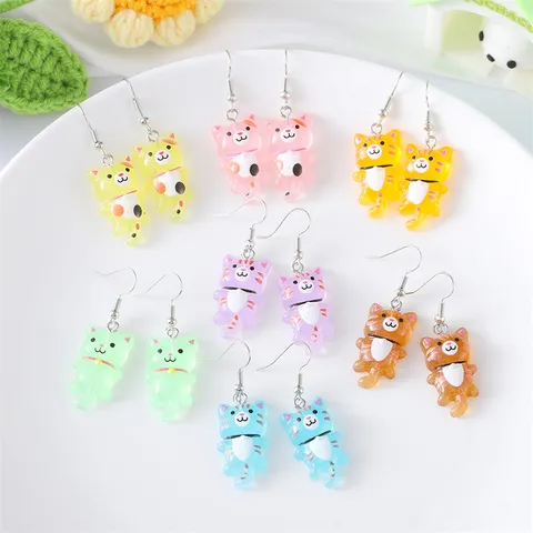 Pendientes Colgantes de Gato de Resina de Dibujos Animados para Mujeres Niñas Multicolor Gatito de Cola Larga Animal Pendientes Colgantes Joyería de Oreja Divertida