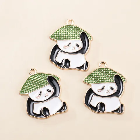 Niedliche Cartoon Panda Trägt Strohhut Legierung Anhänger Handgemachte DIY Schlüsselanhänger Tasche Ornament Emaille Tier Charm Zubehör
