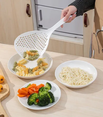 Grande Passoire de Cuisine en Nylon Plastique Tamis Long Manche Anti-Brûlure Cuillère Égouttoir