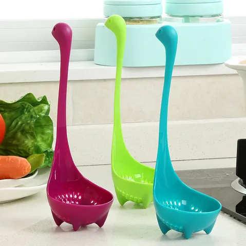 Cuillère à Soupe Créative Monstre du Loch Ness en Plastique Outil de Cuisine Long Manche Passoire Debout Verticale