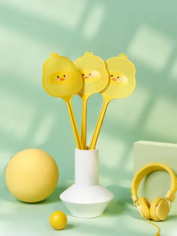 Lindo Matamoscas de Plástico con Diseño de Patito Amarillo de Dibujos Animados Mango Largo Matamoscas de Mosquitos Engrosado