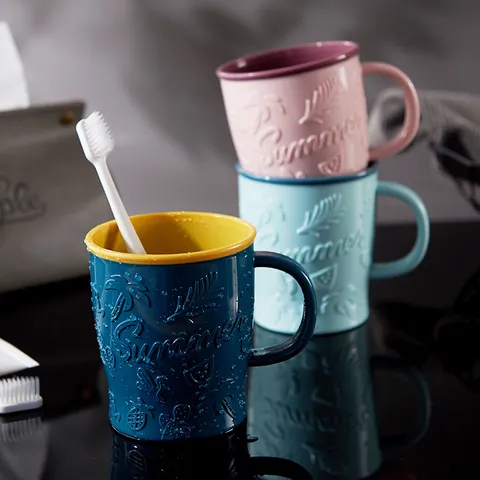Two-Color Embossed Plastic Mouthwash Cup Portable Toothbrush Holder With Handle For Student Dormitory Couple Travel Bathroom