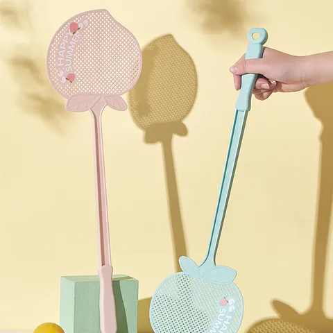 Tapette à Mouches en Plastique Forme de Pêche Maille Résistante Long Manche Chasse Moustiques Design Mignon de Fruit Outil de Nettoyage Domestique