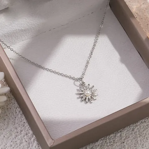 Legering Kunstparel Strass Klaver Madeliefje Zwaan Hanger Halsketting Voor Vrouwen Elegante Niche Sleutelbeenhalsketting