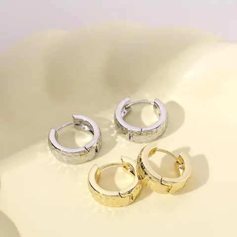 Elegante Koperen Zirconia Oorknoppen Voor Vrouwen Ijs-Crushed Textuur Hart Slang Vorm Goud Zilver Vergulde Koreaanse Mode Oorsieraden