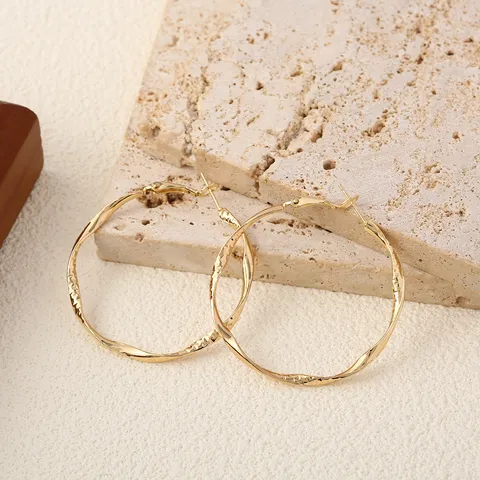 Lichte Luxe Golfkruis Grote Ring Oorbellen Voor Vrouwen Minimalistisch Metaal Geometrisch Rond Oorbellen Zomer Mode Sieraden Accessoire