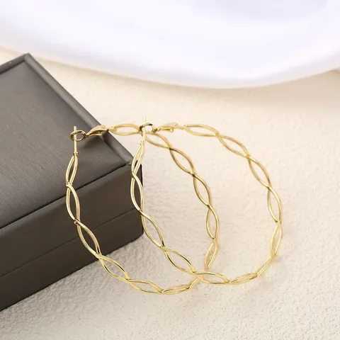Lichte Luxe Golfkruis Grote Ring Oorbellen Voor Vrouwen Minimalistisch Metaal Geometrisch Rond Oorbellen Zomer Mode Sieraden Accessoire