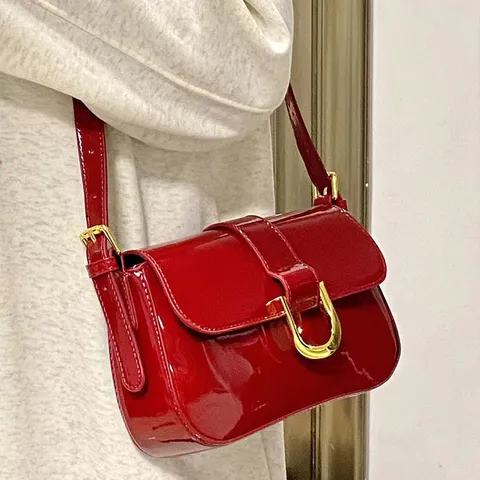 Vintage Patent Leather Shoulder Bag For Women Glossy Surface Underarm Bag Classic Horseshoe Buckle Crossbody Bag Urban Minimalist Single Strap Daily Commuting Handbag