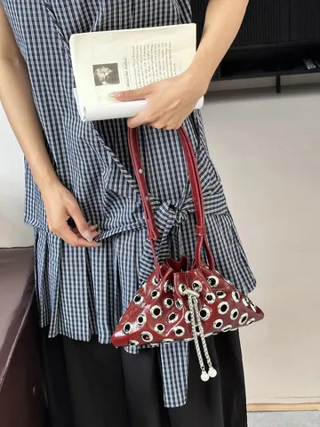 Fashion PU Leather Crossbody Shoulder Bag Women Rivet Grommet Drawstring Bucket Bag Casual Travel Handbag