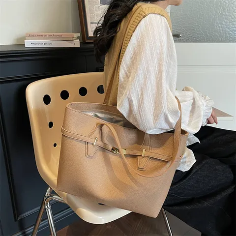 Women's Retro PU Leather Tote Bag Large Capacity Commuter Shoulder Bag Fashion Casual Underarm Bag