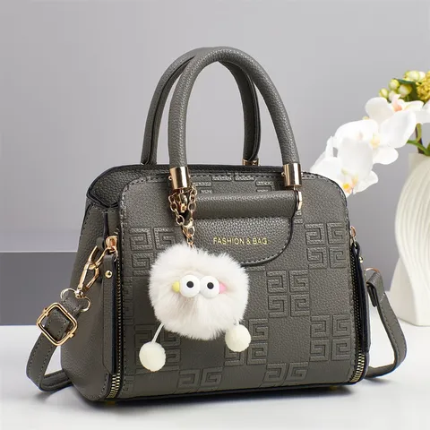 Damen PU Leder Handtasche Große Kapazität Casual Tote Umhängetasche Urban Minimalistisch Chic Top Handle Bag Mit Süßem Anhänger