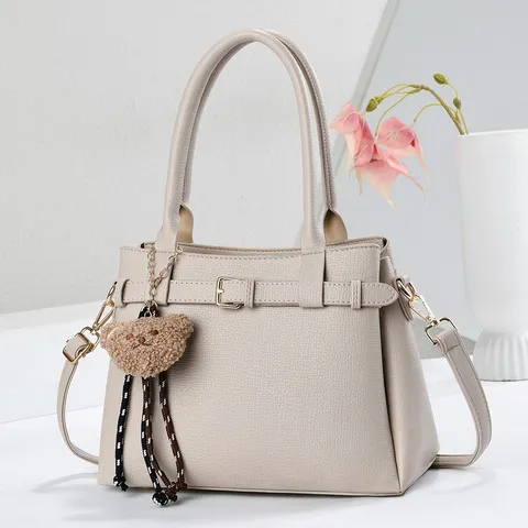 Damen PU Leder Top Handle Tasche Kornstruktur Lässige Pendler Umhängetasche Handtasche Mit Süßem Bär Anhänger