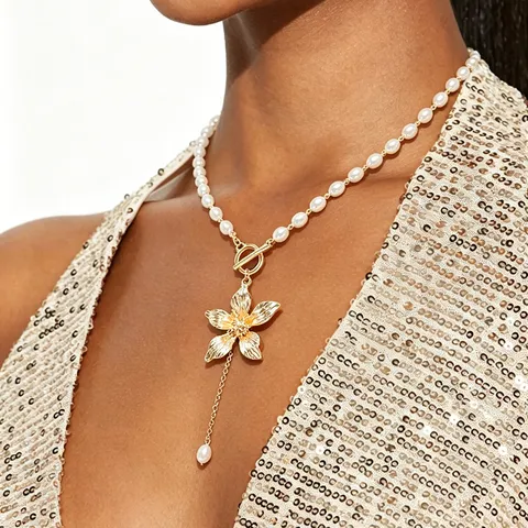 Sweet Cool Ins Style Frangipani Pendant Necklace Fashion Alloy Artificial Pearl Beaded Toggle Clasp Choker Neck Jewelry For Women Daily