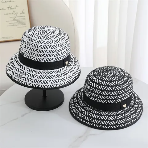 Hepburn Style Black And White Patchwork Straw Bucket Hat For Women Vintage Sun Protection Beach Hat With Heart Charm