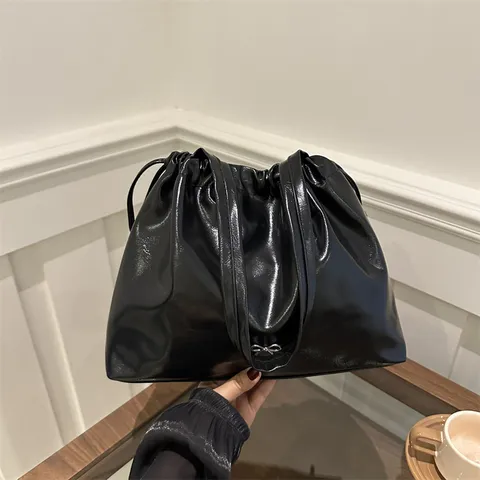 Dames Mode Zacht PU Leer Emmertas Stedelijk Eenvoudig Woon-Werk Schouder Crossbody Tas Met Trekkoord Strik Decor