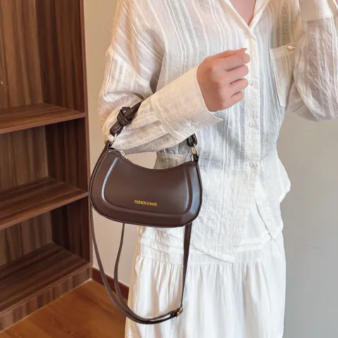 Minimalistische PU-Leder Mondsichel Schoudertas Dames Mode Effen Kleur Crossbody Tas Chic Okseltas Met Hanger