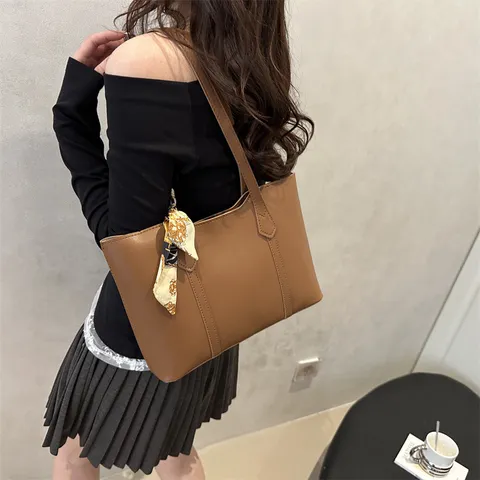 Borsa Tote da Donna in Pelle PU Borsa a Mano da Lavoro Grande Capacità Borsa a Tracolla Con Decorazione in Foulard Moda Retro